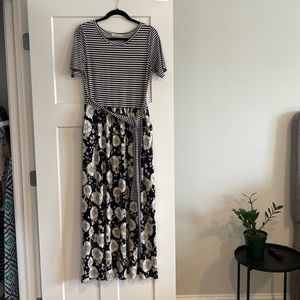 Black and white short-sleeve maxi dress